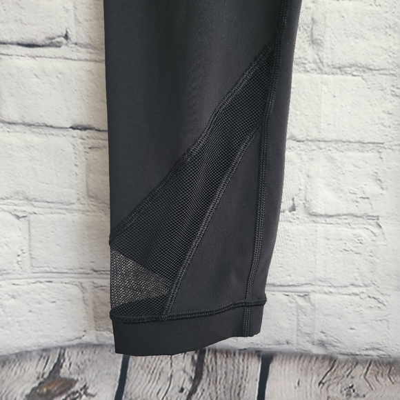 Lululemon Mesh In Motion Crop - Picture 10 of 12